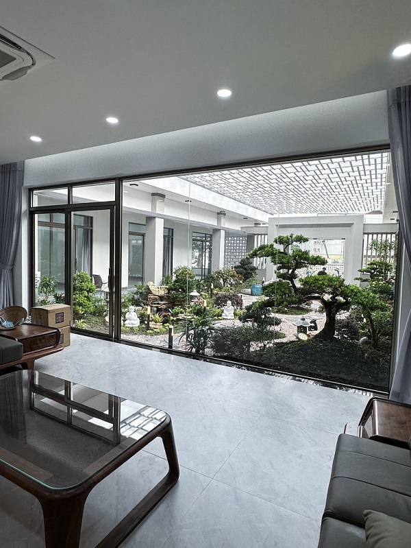 Trồng nhiều cây cảnh giúp ngôi nhà trông mát mẻ hơn