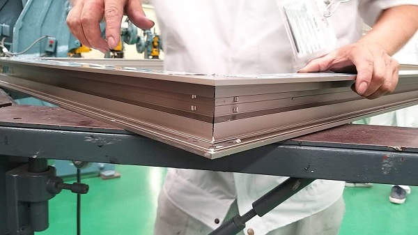 Long Vân Aluminum Door Processing